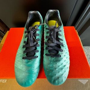Nike youth Magista outdoor soccer cleats size 1Y